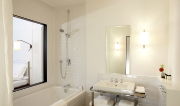 Louis Hotel Bathroom M 04 R